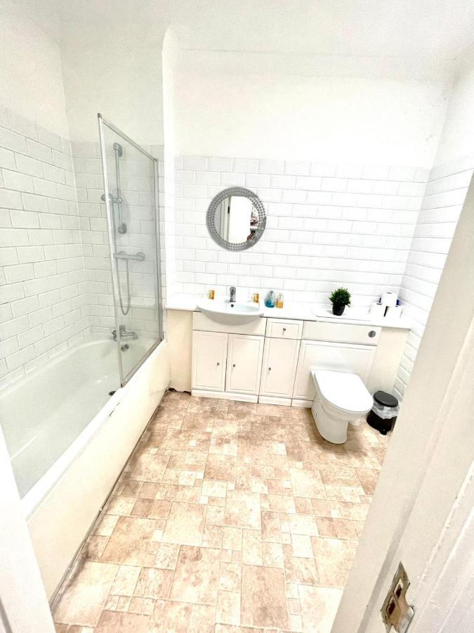 Koala & Tree - 2 Bedroom In City Centre - Short Lets & Serviced Accommodation Cambridge Exterior foto